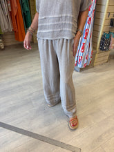 Load image into Gallery viewer, AMALFI PLEAT TROUSERS - 3 COLOURS

