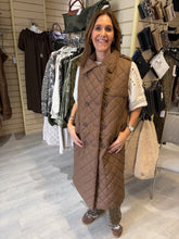 Load image into Gallery viewer, QUILTED GILET
