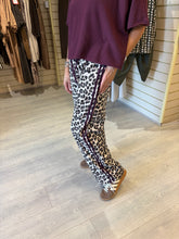 Load image into Gallery viewer, LEO SIDE STRIPE JOGGERS - 3 COLOURS
