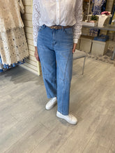 Load image into Gallery viewer, BARREL JEANS
